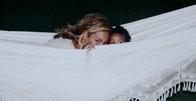 Beyoncé mostra fotos com a filha, Blue Ivy - Reprodução / Tumblr