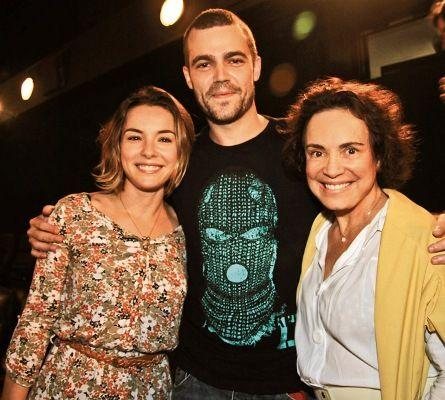 Regiane Alves com João Gomez e Regina Duarte - Graça Paes / Foto Rio News