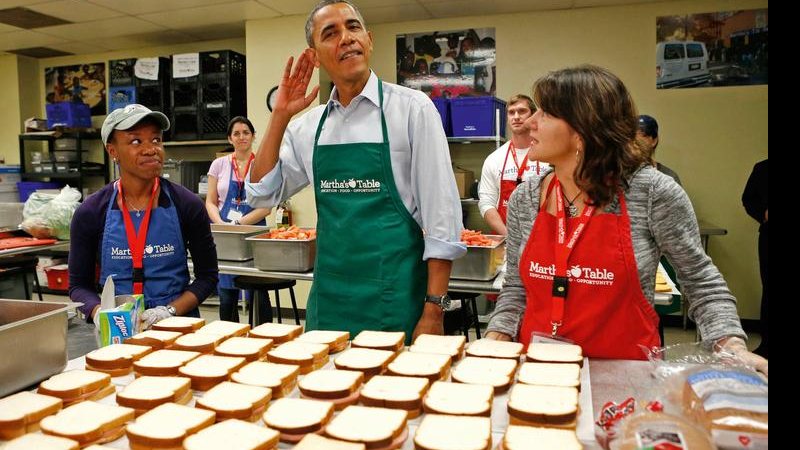 Presidente Obama na cozinha - Kevin Lamarque/ Reuters