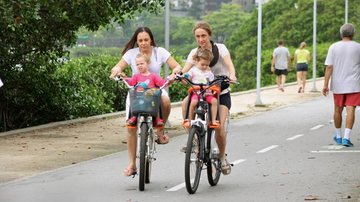 Betty Gofman em lazer com as filhas - JC Pereira