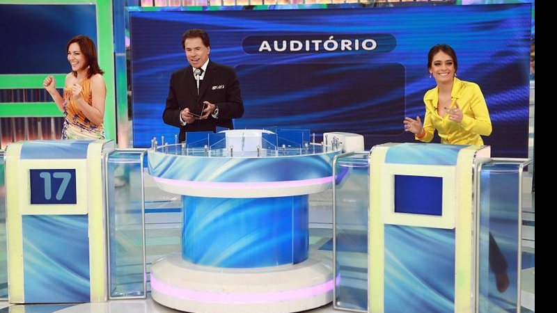 Silvio Santos com Virgínia Nowichi e Lisandra Parede - Roberto Nemanis / SBT