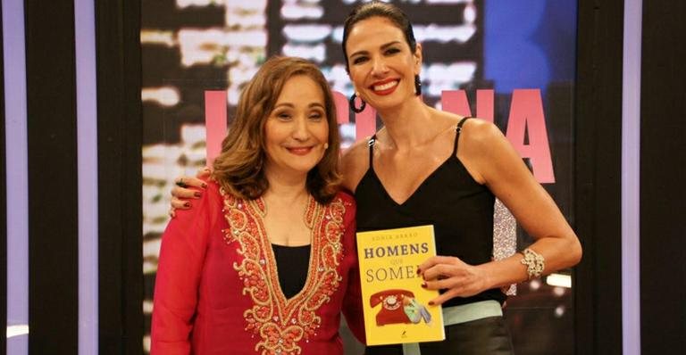 "Tem homens que somem e você tem que dar graças a Deus", diz Sonia Abrão sobre relacionamentos - Capítulo Hum / Divulgação RedeTV!