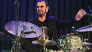 Ringo Starr  e sua fã mirim - Fred Prouser/ Reuters