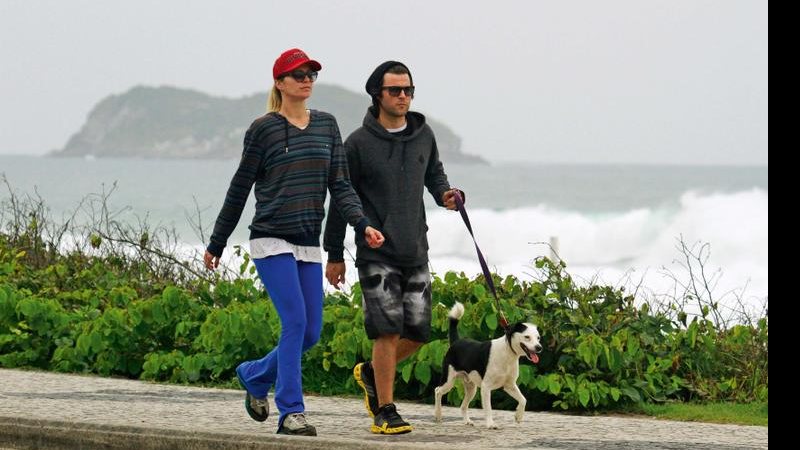 Ellen Jabour e Jonathan Côrrea caminham no Rio - Dilson Silva