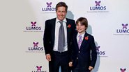 Hugh Grant  leva afilhado a evento de caridade - Olivia Harris/ Reuters