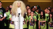 Com visual excêntrico, Lady Gaga é premiada em ação contra o bullying - Carlo Allegri/Reuters