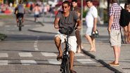 Zeca Pagodinho agora é adepto a bicicleta para cuidar da saúde - Marcos Ferreira/Photo Rio News