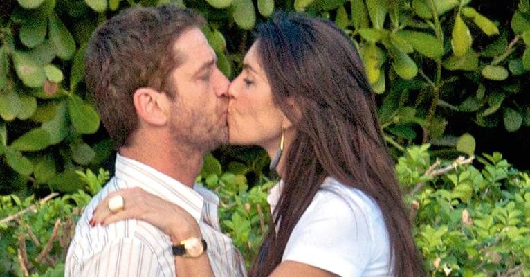 Gerard Butler se hospeda com uma morena em hotel em Miami - AKM-GSI/AKM-GSI