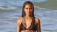 Jada Pinkett Smith se diverte em praia do Havaí - AKM-GSI/AKM-GSI