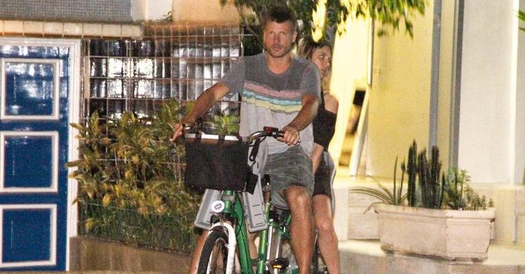 Rodrigo Hilbert e Fernanda Lima vão a jantar de bicicleta no Rio - Rodrigo dos Anjos/AgNews