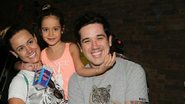 Rogério Flausino com a mulher, Ludmila Carvalho, e a filha, Nina - Thiago Duran/Agnews