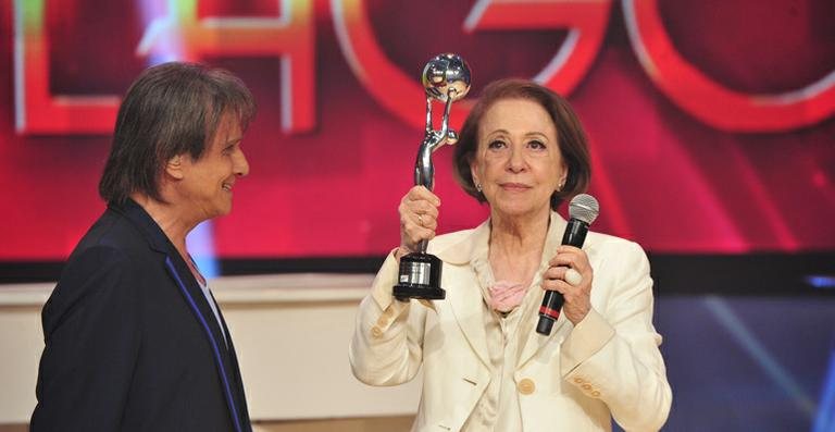 Fernanda Montenegro recebe o Troféu Mario Lago - Divulgação/ Globo