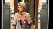 Ana Maria Braga usa roupa estilosa e confortável para ir às compras em shopping no Rio - Marcus Pavão/AgNews