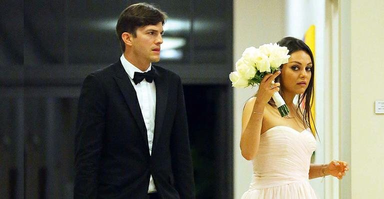 Ashton Kutcher vai a cerimônia de casamento do irmão de sua noiva Mila Kunis - AKM-GSI/AKM-GSI