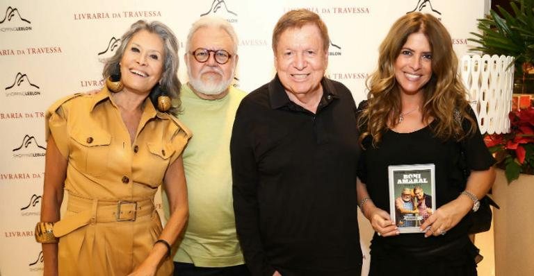 Em noite de autógrafos carioca, Ricardo e Boni são cercados de carinho por Gisella Amaral e Lou de Oliveira - Reginaldo Teixeira