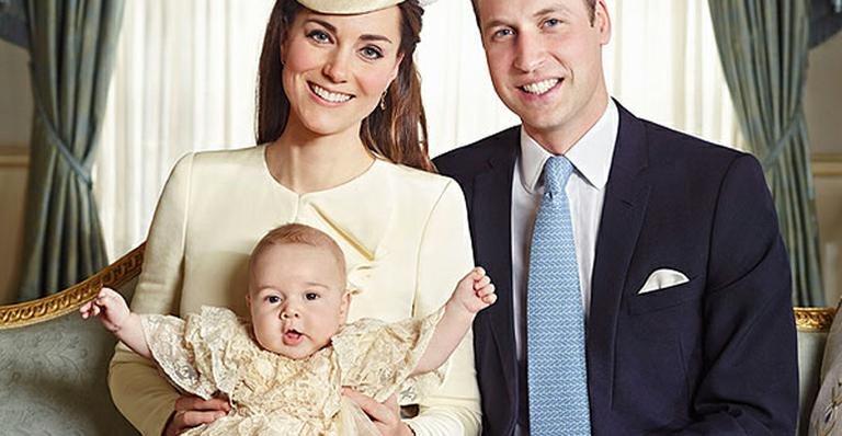 Príncipe George com os pais, Kate Middleton e príncipe William - Reprodução