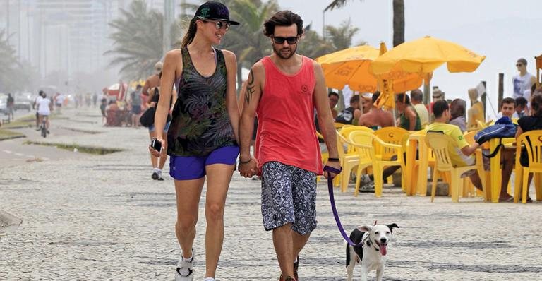 Ellen Jabour e seu namorado curtem dia de sol na Barra, no Rio de Janeiro - Rodrigo dos Anjos/AgNews