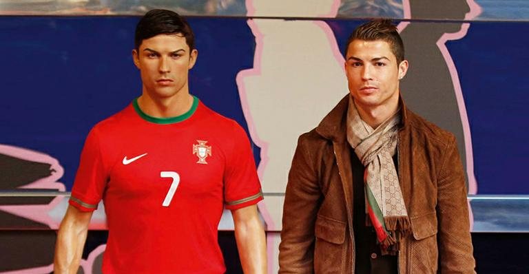 Cristiano Ronaldo foi ao museu de cera da capital espanhola para conhecer sua réplica - Javier Barbancho/Reuters