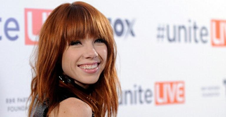 Cantora Carly Rae Jepsen, do hit 'Call Me Maybe', estreia como Cinderela na Broadway - Getty Images