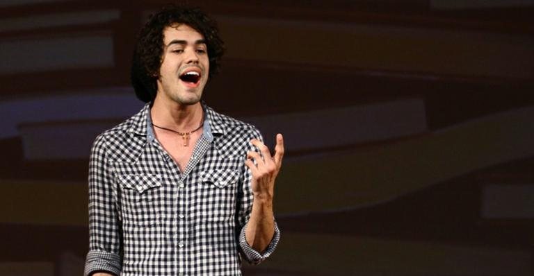 Sam Alves canta em peça de teatro estrelada por Giovanna Lancellotti e Eri Johnson - Raphael Mesquita/Foto Rio News