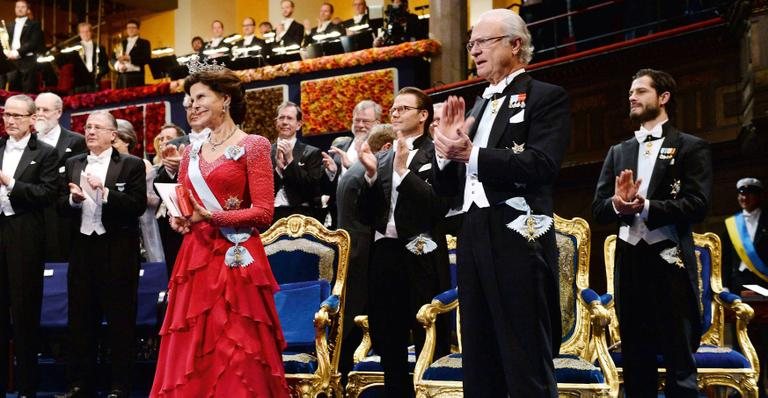 Rainha Silvia, da Suécia, prestigia rei Carl XVI Gustav em noite de gala - Fredrik Sandberg/TT News Agency e Fredrik Varfjell/NTB Scanpix/Reuters