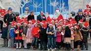 Princesa Charlene e Albert II se encontram com crianças durante cerimônia de Natal - Eric Gailard e Lionel