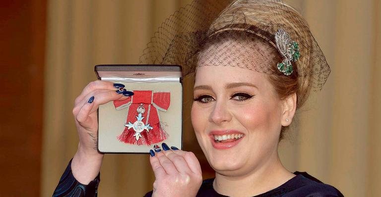 Adele usa look da estilista Stella McCartney para receber homenagem em Londres - John Stillwell/ Reuters