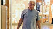 Antonio Fagundes passeia em shopping carioca em dia de folga das gravações - Marcus Pavão/AgNews