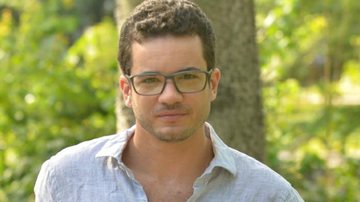 Thiago Mendonça na novela 'Em Família' - TV Globo / Cynthia Salles