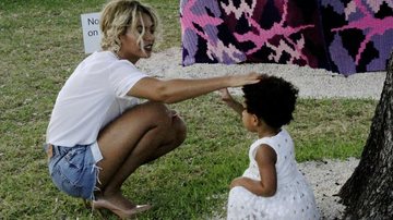 Beyoncé mostra fotos com a filha, Blue Ivy - Reprodução / Tumblr