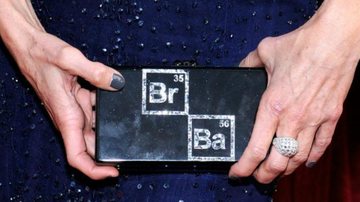 Atriz de Breaking Bad usa clutch personalizada - Getty Images