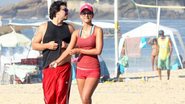 Letícia Wiermann corre com o namorado na orla da praia no Rio de Janeiro - J.Humberto/AgNews