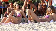 Fernanda Lima e Rodrigo Hilbert curtem o dia de sol em praia no Rio de Janeiro - J.Humberto / AgNews