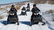 Fernanda Machado e seu noivo andam de snowmobile em Park City - Jaime Borquez