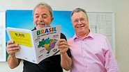 Lula recebe de presente o livro ‘Brasil em Cores que Colam’ do empresário Marcos Rossi - -