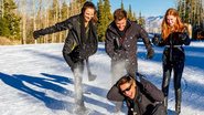 Murilo Rosa brinca e cai na neve com amigos em Park City - Cadu Pilotto