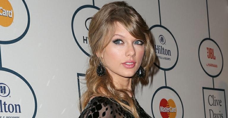 Taylor Swift muda o visual e fica com o cabelo mais curto - Getty Images