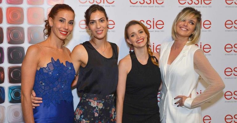 Estrelas da moda prestigiam lançamento de marca - -