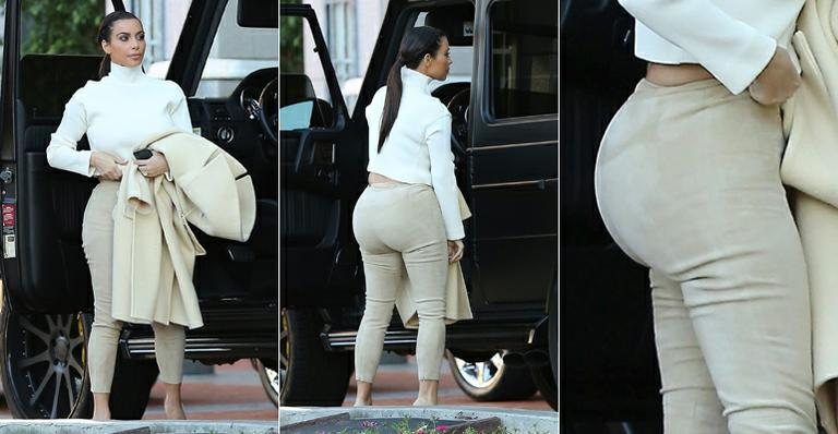 Kim Kardashian dá lição fashion: calça de cintura baixa aumenta o quadril. Evite - Foto-montagem