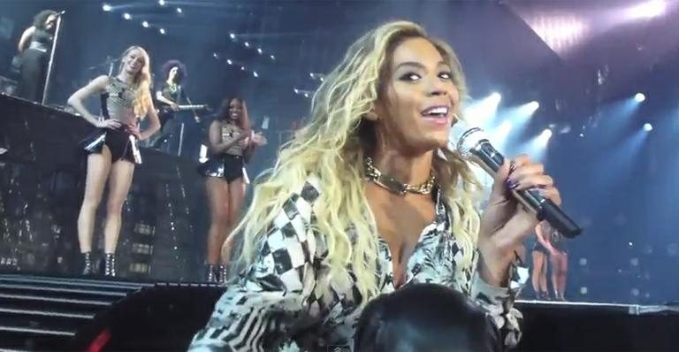 Beyoncé interrompe show para cantar parabéns a fã - Reprodução/YouTube