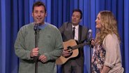 Drew Barrymore e Adam Sandler fazem dueto musical em programa de TV - Reprodução/YouTube