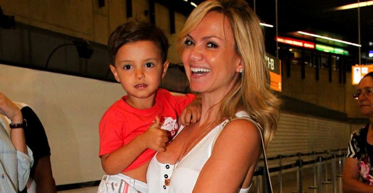 Com a família, Eliana embarca para o SBT Folia em Salvador - Manuela Scarpa e Marcos Ribas / Foto Rio News