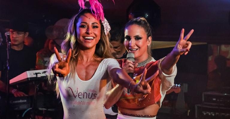 Claudia Leitte e Sabrina Sato dividem o palco em Salvador - Robson Senne - Claudia Leitte / Divulgação