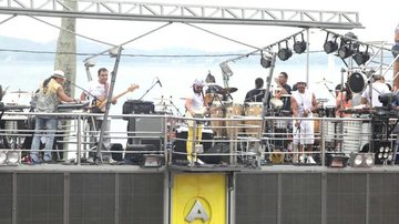 Bell Marques desfila em trio elétrico em lado do Chiclete com Banana - Léo Franco/AgNews