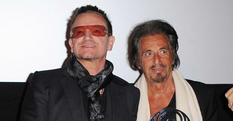 Bono é prestigiado com troféu por Al Pacino - AKM-GSI/AKM-GSI