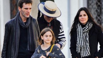 Courteney Cox e Johnny McDaid aproveitam ferias - The Grosby Group