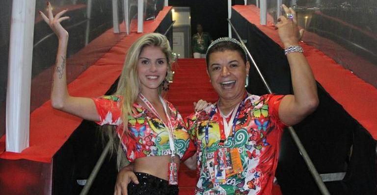 Após curtir praia com o namorado, Bárbara Evans curte camarote com David Brazil - Rodrigo dos Anjos/AgNews