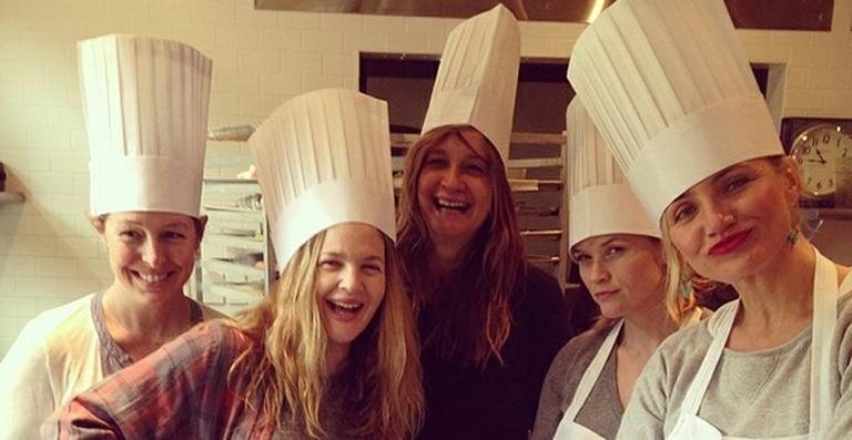 Cameron Diaz, Drew Barrymore e Reese Witherspoon fazem aula de culinária - Reprodução / Instagram