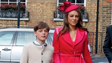 Elizabeth Hurley escolhe vestido pink para casamento - AKM-GSI/AKM-GSI