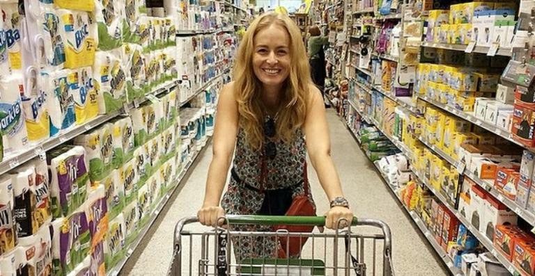 Angélica faz compras no supermercado - Reprodução/ Instagram